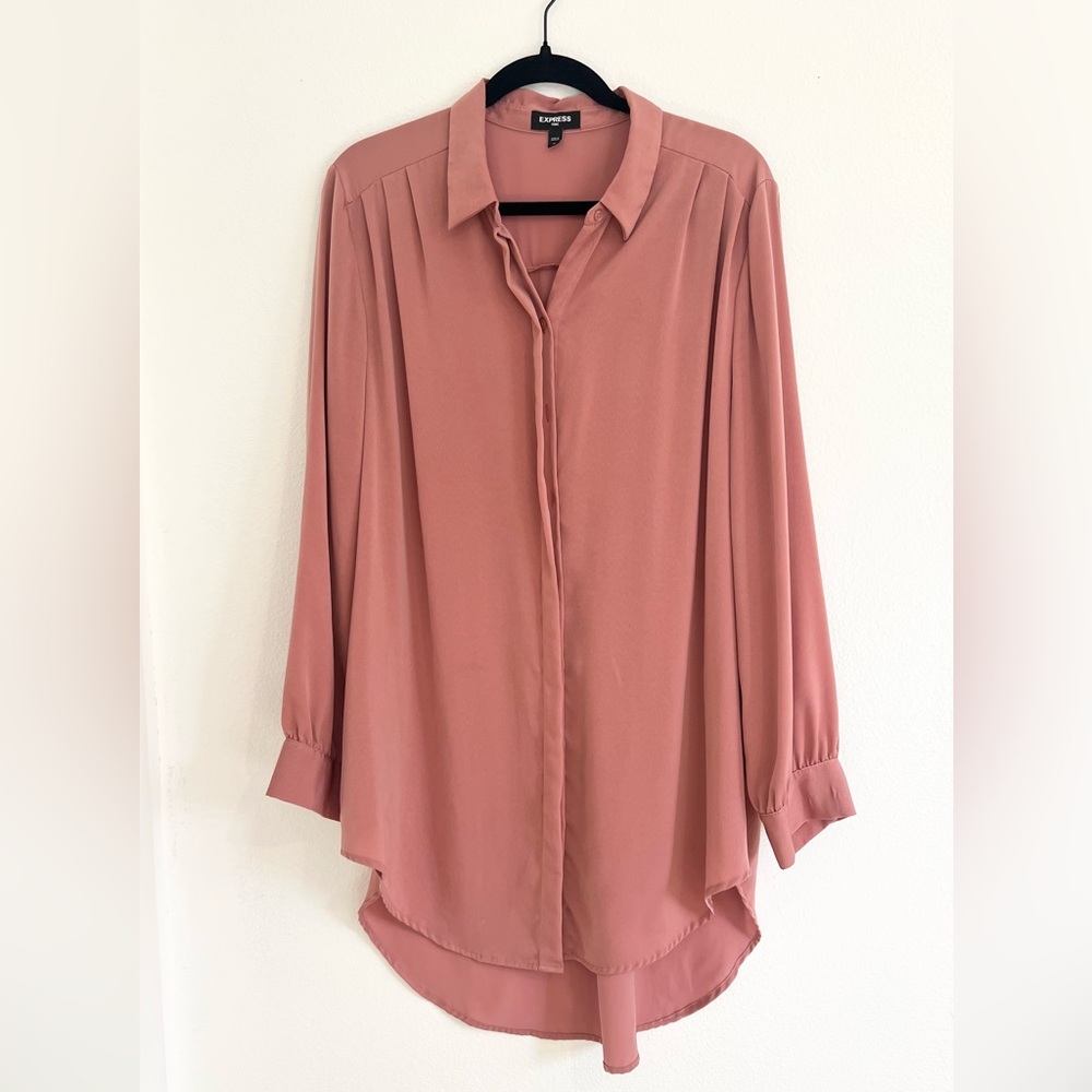 Express Pleated Shoulder Tunic In Withered Rose View 2